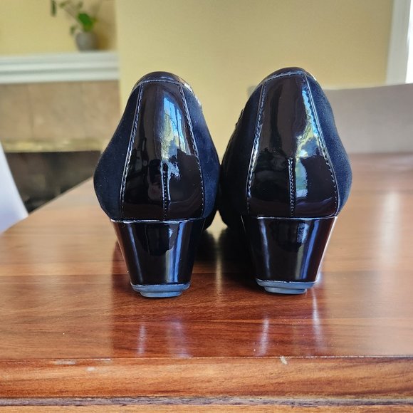 Giani Bernini Eaton Black Suede Slip On Wedge Heels - Size 6.5 - Picture 7 of 16